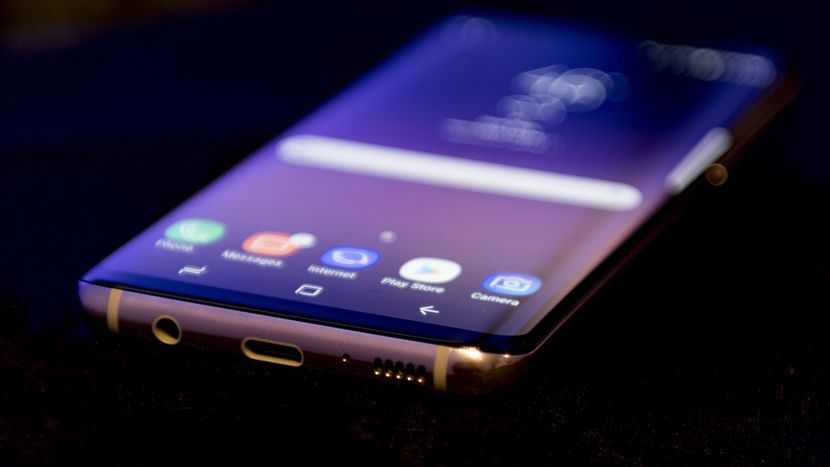  Nigerians Now Buying More Second Hand Phones As Samsung Cut Production By 30 Million Samsungs Mobile Sales Goes up by 51 Percent during Q3