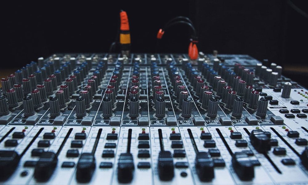 A Guide To Using The Best EQ For Airpods Techuncode