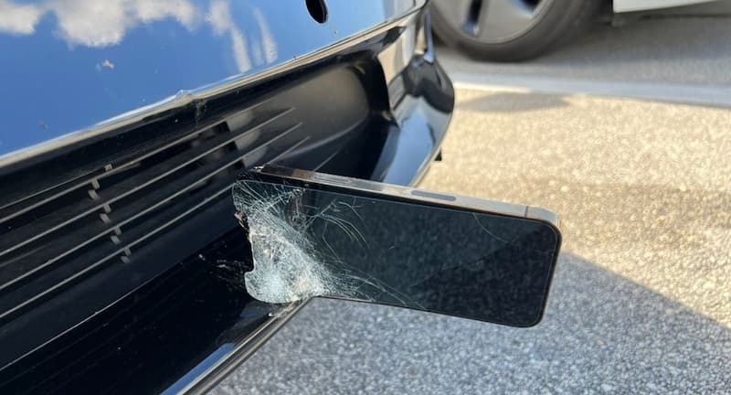 An iPhone 13 Pro Max takes on a Tesla car, this is what happens. (Source: @marvelwonderkat via Twitter) (@marvelwonderkat)