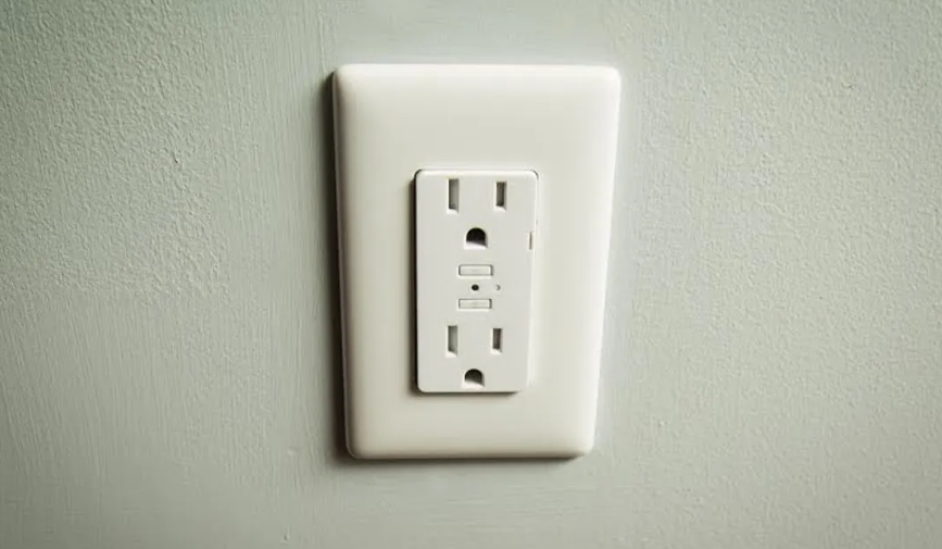 Socket, save energy by unplugging home appliances