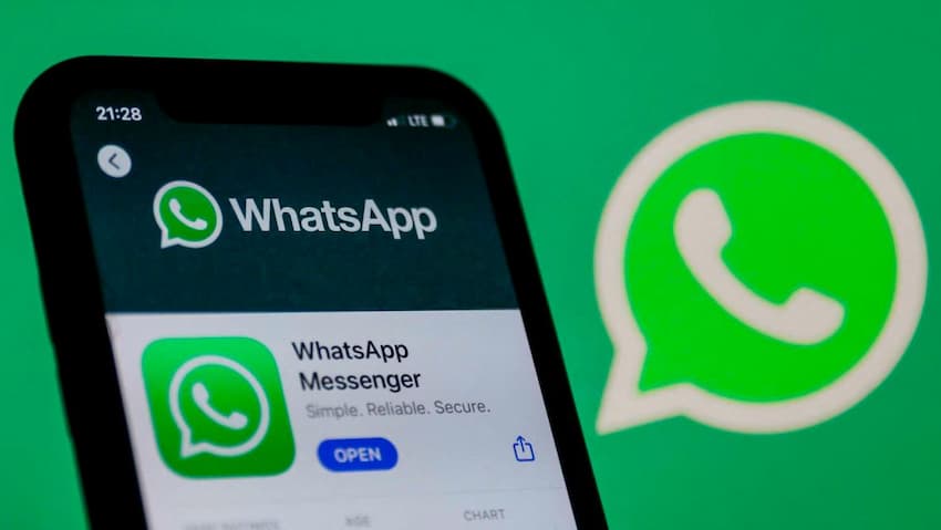 Send WhatsApp message, Export chat feature, How WhatsApp's Export Chat Feature Can Ruin Relationships